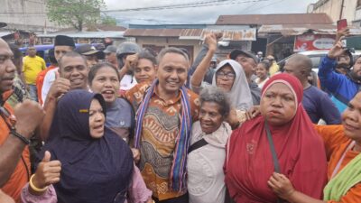 Sambutan Hangat Ribuan Warga Saat Cagub Ntt Simon Petrus Kamlasi Tiba Di Alor